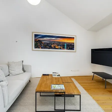 דירה Whome View Penthouse Luxurious Living In With Ac & Elevator ליסבון